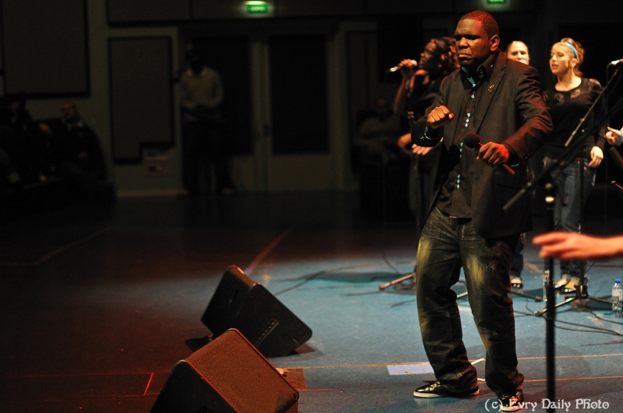 Evry Daily Photo - Telethon Evry 2010 - Concert Evry University Gospel - large - 5244083166.jpg